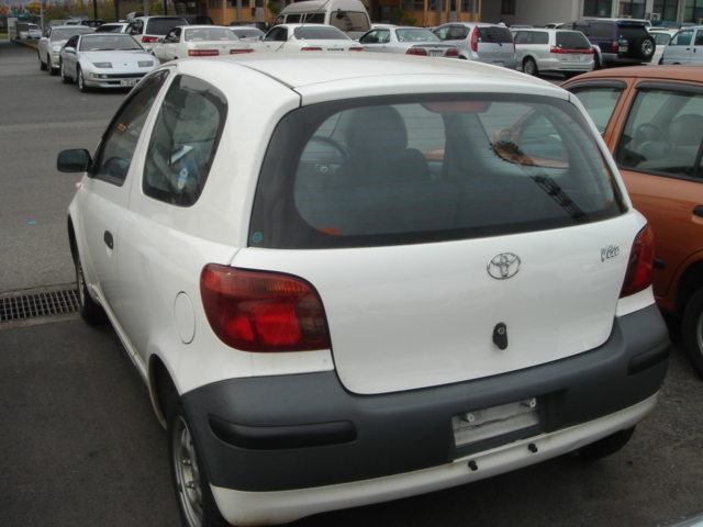 2002 Toyota Vitz Pictures
