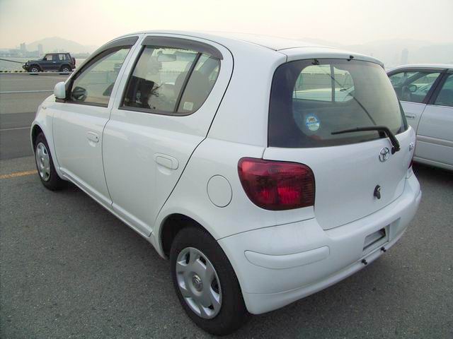 2002 Toyota Vitz Images