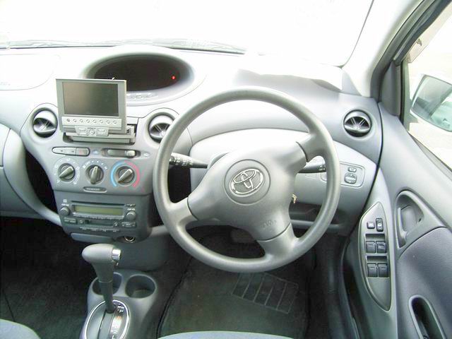 2002 Toyota Vitz Pictures