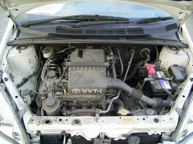 2002 Toyota Vitz Pics