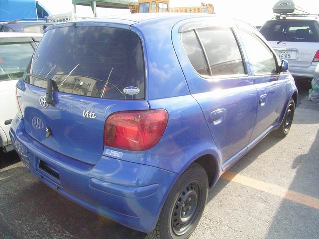 2002 Toyota Vitz Pics