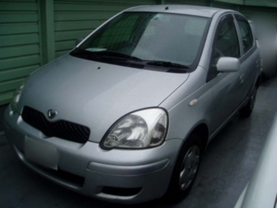 2002 Toyota Vitz Photos