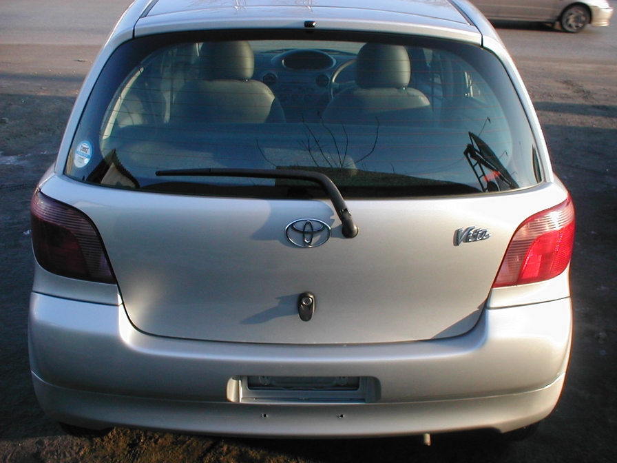 2002 Toyota Vitz Pictures