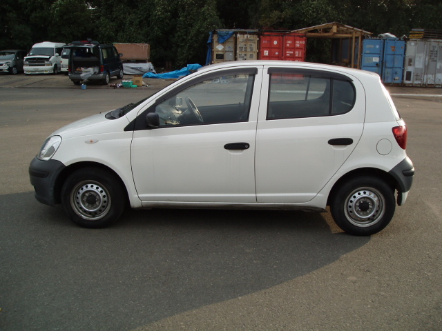 2002 Toyota Vitz Images