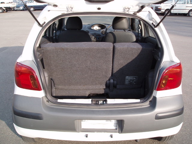 2002 Toyota Vitz Pictures