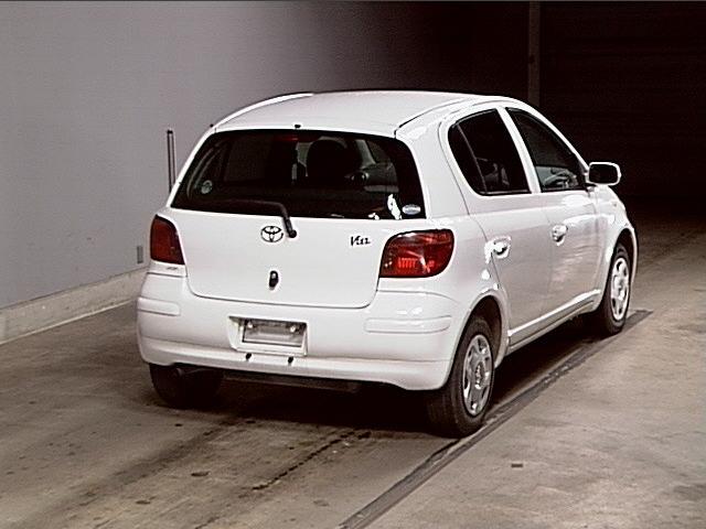 2002 Toyota Vitz Photos
