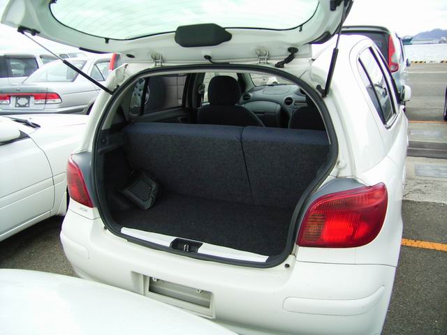2002 Toyota Vitz Photos