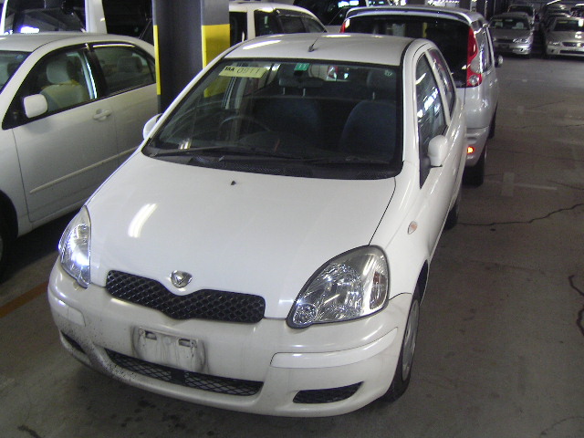 2002 Toyota Vitz Images