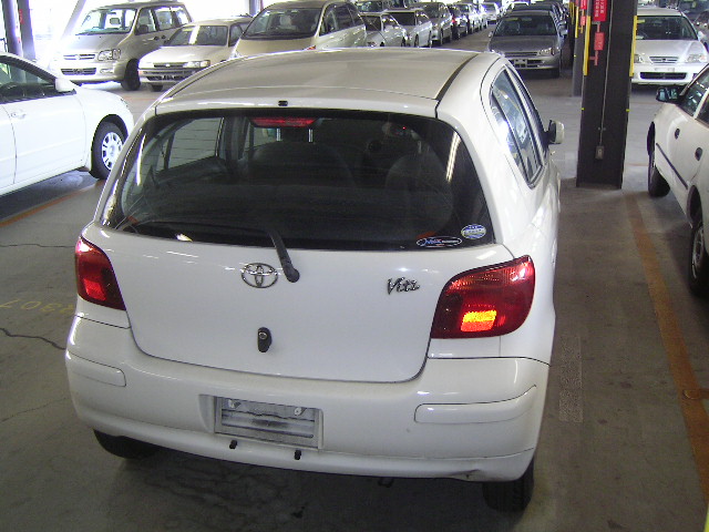 2002 Toyota Vitz Pictures