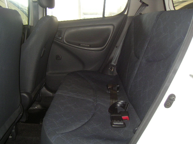 2002 Toyota Vitz Pics