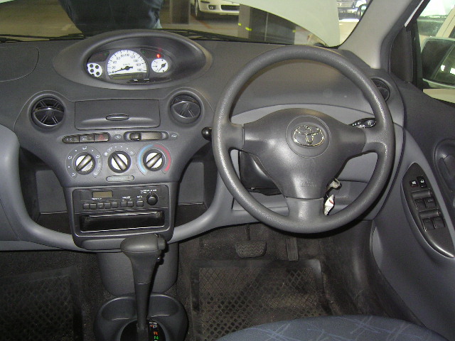 2002 Toyota Vitz Pictures