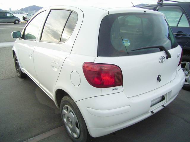 2002 Toyota Vitz Images
