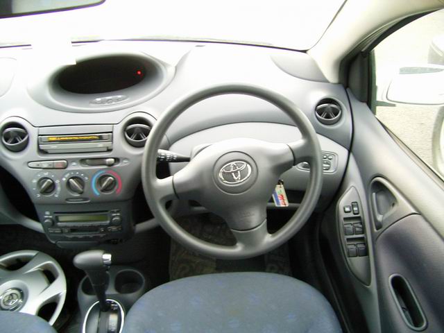 2002 Toyota Vitz Pictures