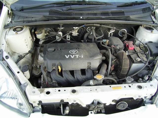 2002 Toyota Vitz Pics