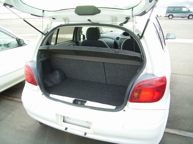 2002 Toyota Vitz Pictures