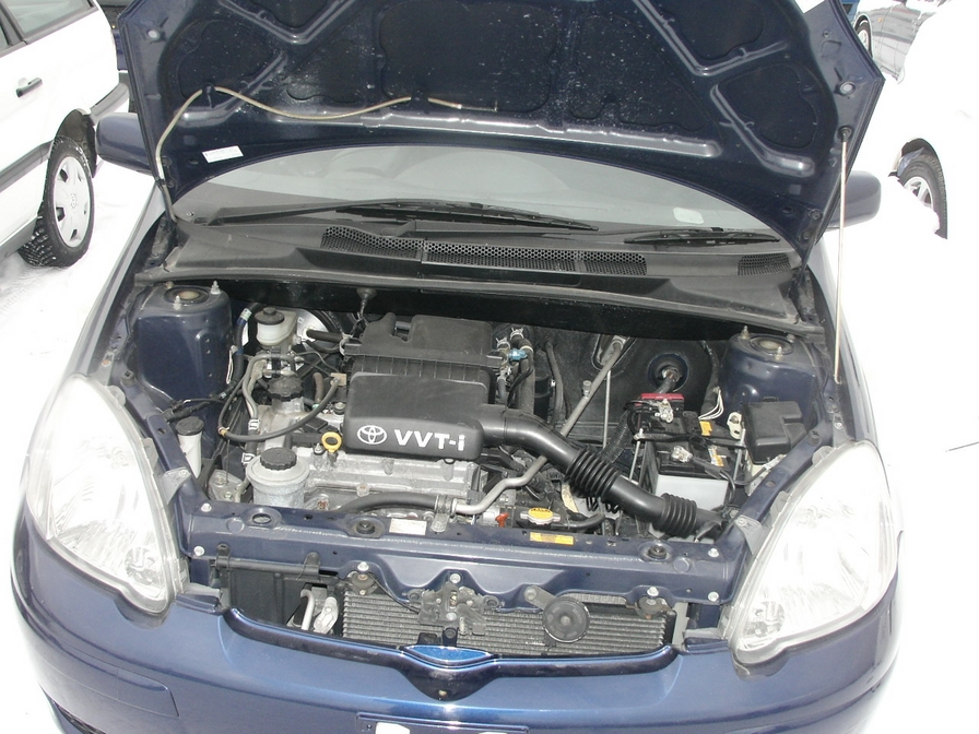 2002 Toyota Vitz Photos