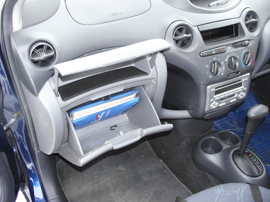 2002 Toyota Vitz Pictures