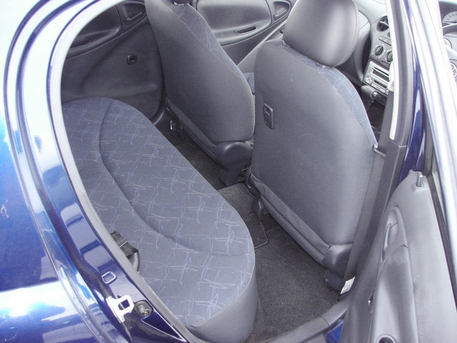 2002 Toyota Vitz Pictures