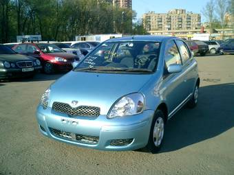 2002 Toyota Vitz Photos