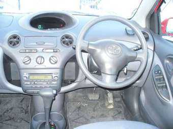 2002 Toyota Vitz Photos