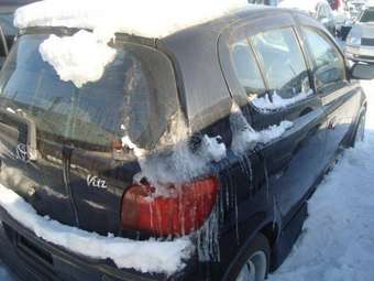 2002 Toyota Vitz Photos