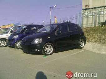 2002 Toyota Vitz Photos