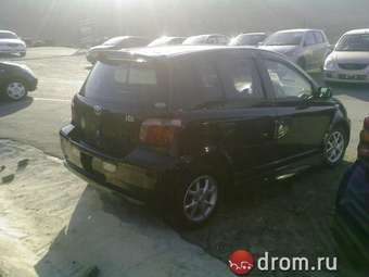 2002 Toyota Vitz Photos