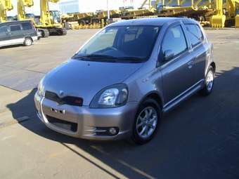 2002 Toyota Vitz Photos