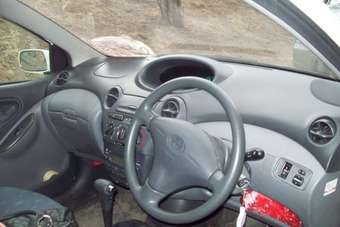 2002 Toyota Vitz Pictures