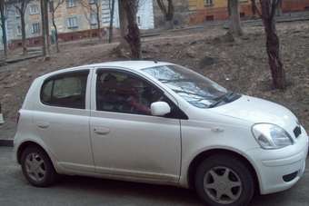 2002 Toyota Vitz Photos