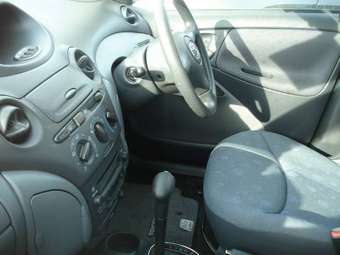 2002 Toyota Vitz Photos