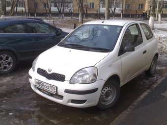 2002 Toyota Vitz Photos
