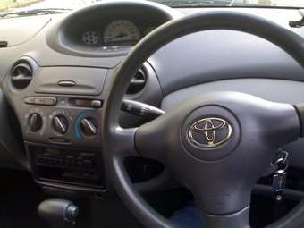 2002 Toyota Vitz Photos