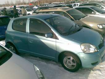 2002 Toyota Vitz Photos