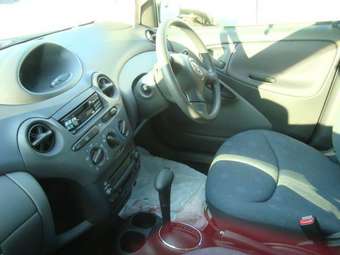 2002 Toyota Vitz Photos