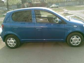 2002 Toyota Vitz Photos