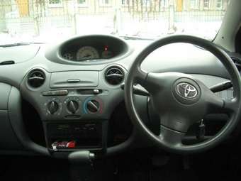 2002 Toyota Vitz Images
