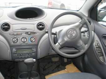 2002 Toyota Vitz Photos