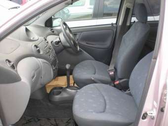 2002 Toyota Vitz Photos