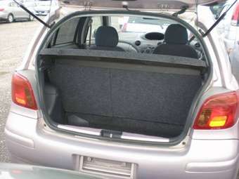 2002 Toyota Vitz Photos