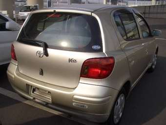 2002 Toyota Vitz Photos