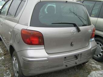 2002 Toyota Vitz Photos