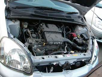2002 Toyota Vitz Photos