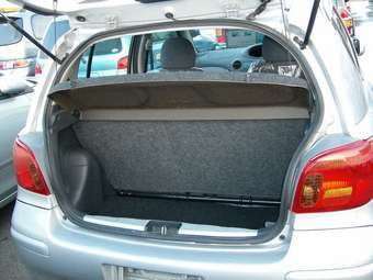 2002 Toyota Vitz Photos