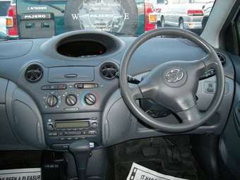 2002 Toyota Vitz Photos