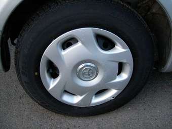 2002 Toyota Vitz Pictures