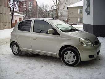 2002 Toyota Vitz Pics