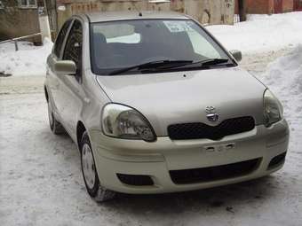 2002 Toyota Vitz Photos