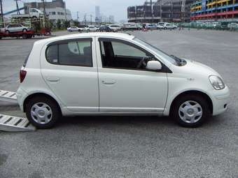 2002 Toyota Vitz Photos
