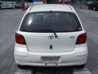 2002 Toyota Vitz Photos